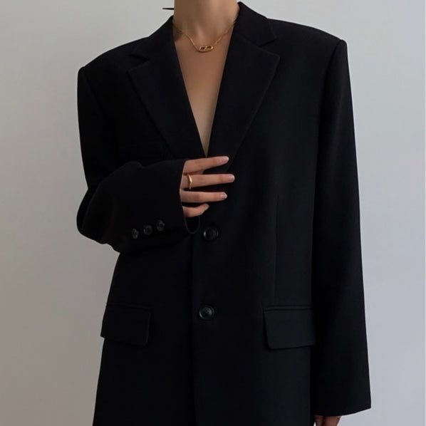 Damski blazer o luźnym kroju z klasycznymi klapami i guzikiem - 4 - Stylpuls