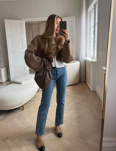 Krótkie damskie blazer z szerokimi rękawami i guzikami - 3 - Stylpuls
