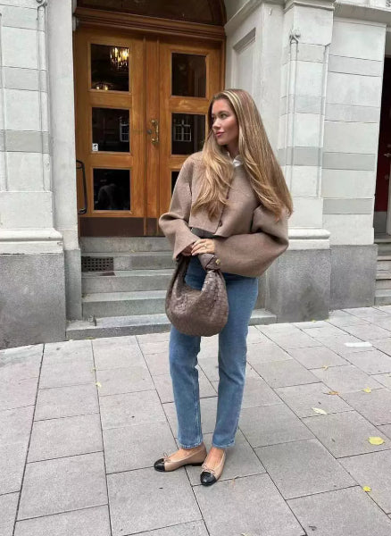 Krótkie damskie blazer z szerokimi rękawami i guzikami - 5 - Stylpuls