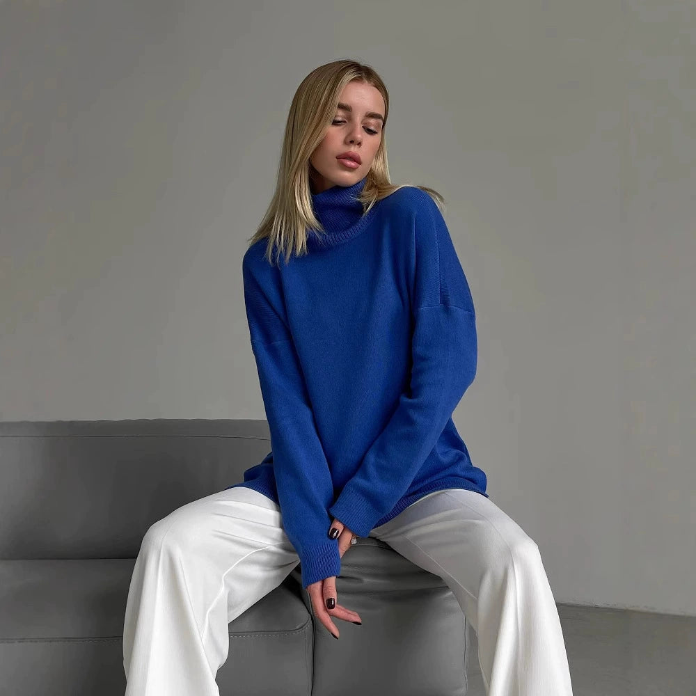 Damski sweter z wysokim kołnierzem, oversizowy krój z luźnymi rękawami - 8 - Stylpuls