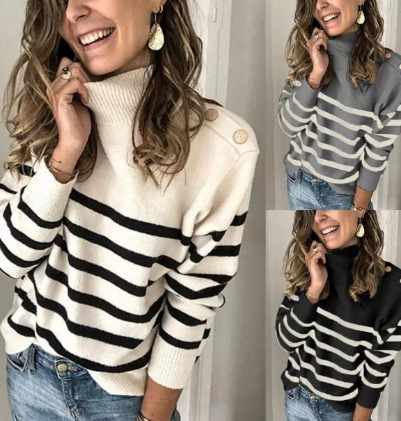 Damski sweter w paski z wysokim kołnierzem i detalem guzika - 5 - Stylpuls
