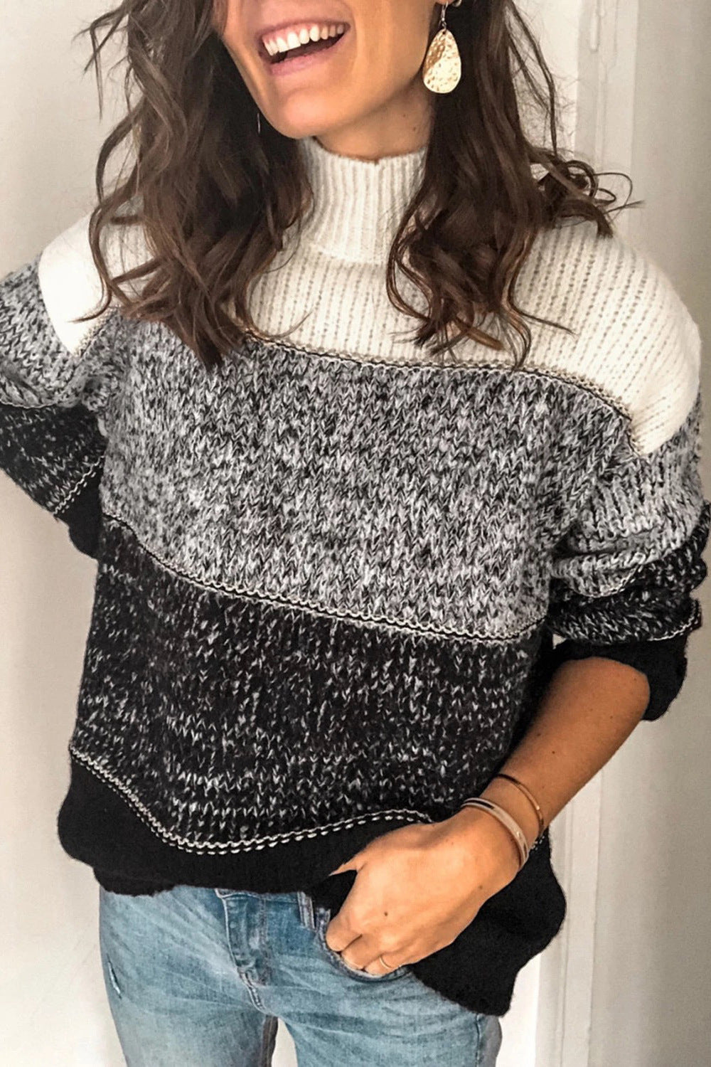 Damski sweter z golfem w stylu color block - 5 - Stylpuls