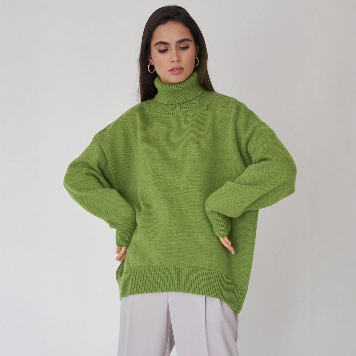 Sweter damski z golfem i luźnym krojem - 1 - Stylpuls