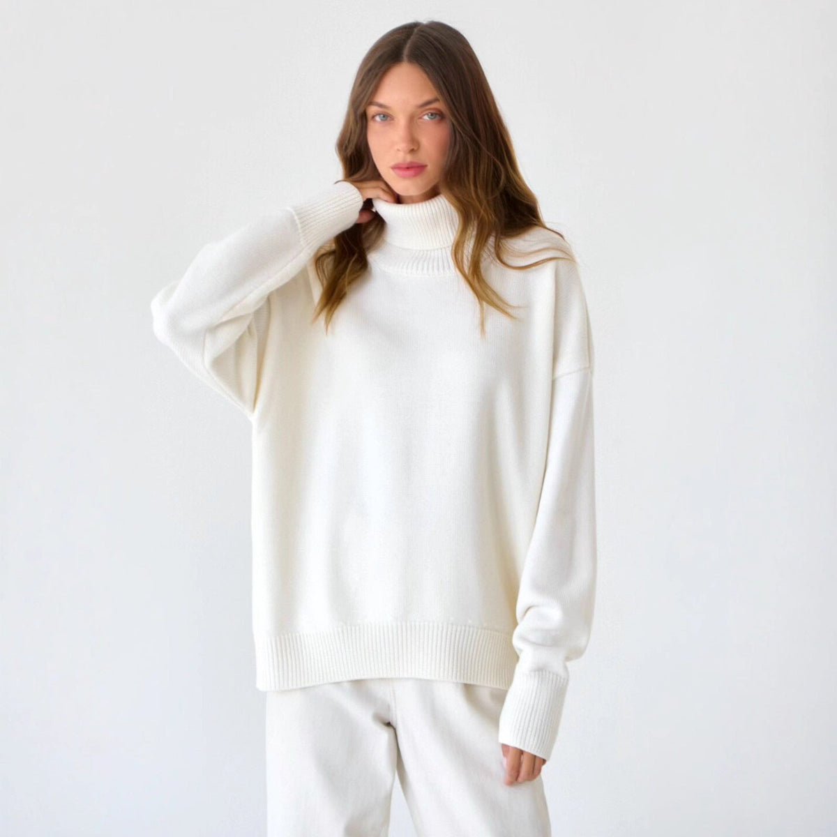 Sweter damski z golfem i luźnym krojem - 2 - Stylpuls