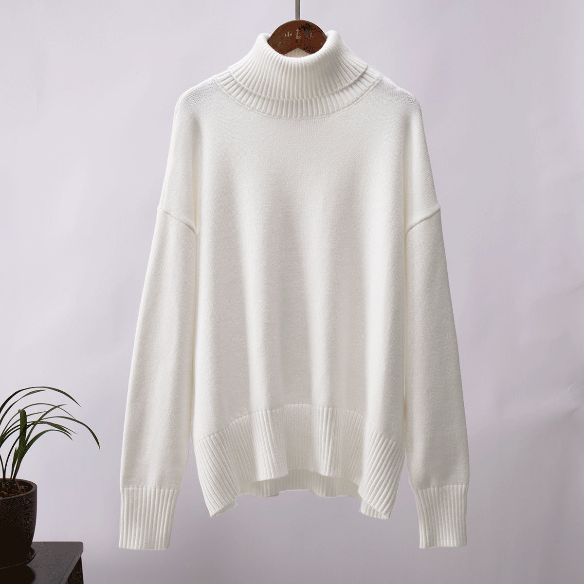 Sweter damski z golfem i luźnym krojem - 3 - Stylpuls