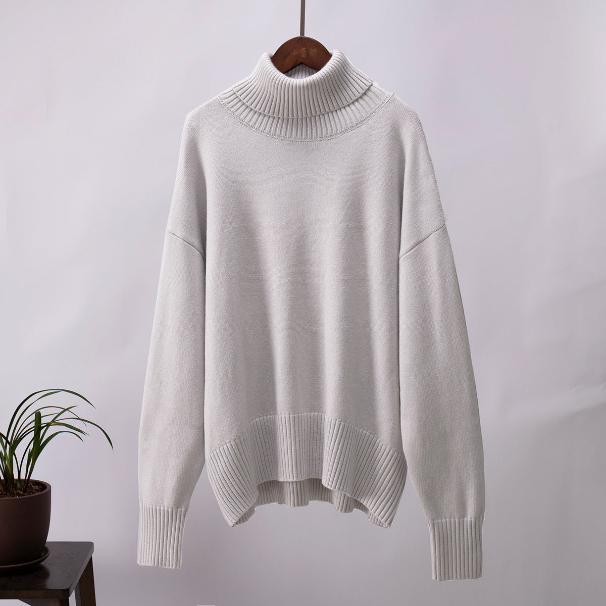 Sweter damski z golfem i luźnym krojem - 4 - Stylpuls