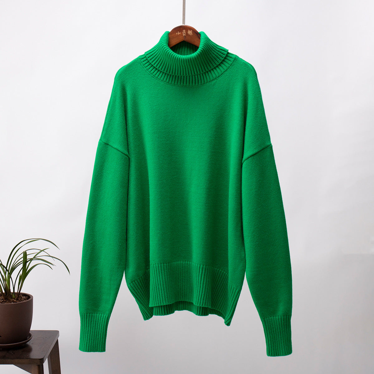 Sweter damski z golfem i luźnym krojem - 5 - Stylpuls