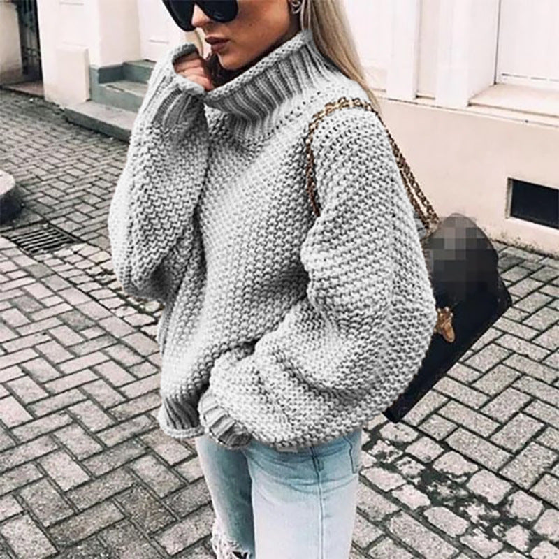 Damski sweter z golfem w luźnym fasonie z prążkowanym akcentem - 2 - Stylpuls