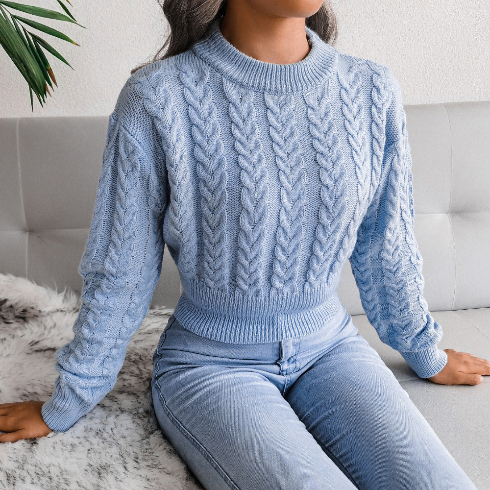 Sweter damski z splotem warkoczowym w krótkim fasonie - 8 - Stylpuls