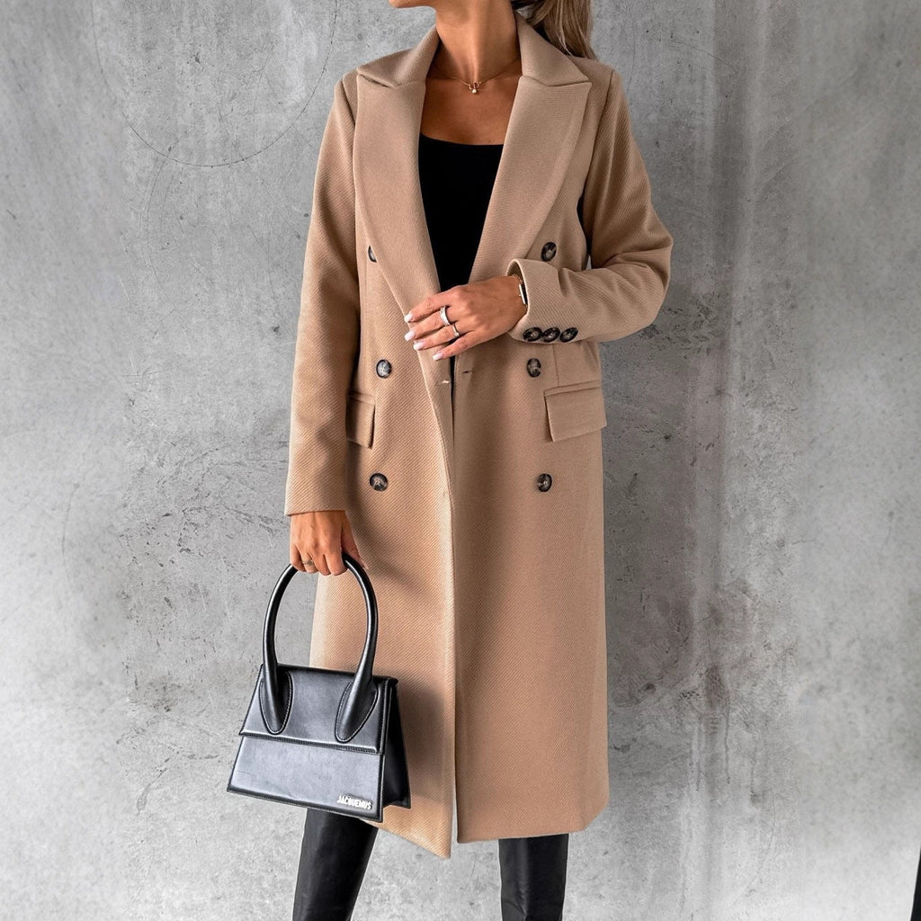 Elegancki dwurzędowy płaszcz damski z kieszeniami - 8 - Stylpuls