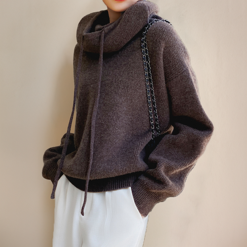 Damska bluza z kapturem w stylu oversize z dekoltem cowl i regulowanymi sznurkami - 4 - Stylpuls