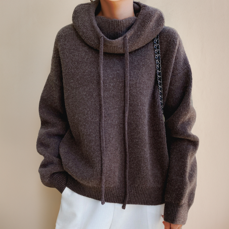 Damska bluza z kapturem w stylu oversize z dekoltem cowl i regulowanymi sznurkami - 6 - Stylpuls