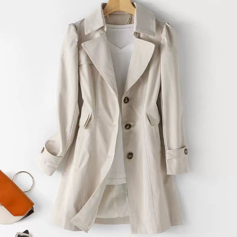Trenchcoat damski z eleganckim krojem i klasycznym zapięciem | S&P - 1 - Stylpuls