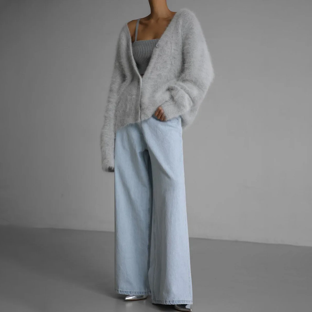 Damski kardigan oversize z dekoltem w V i guzikami - 9 - Stylpuls