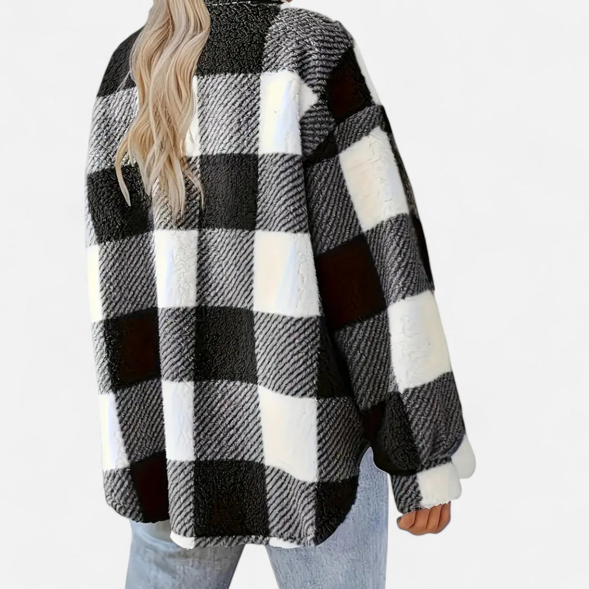 Kurtka damska o oversize'owym kroju w kratę z kieszeniami - 10 - Stylpuls