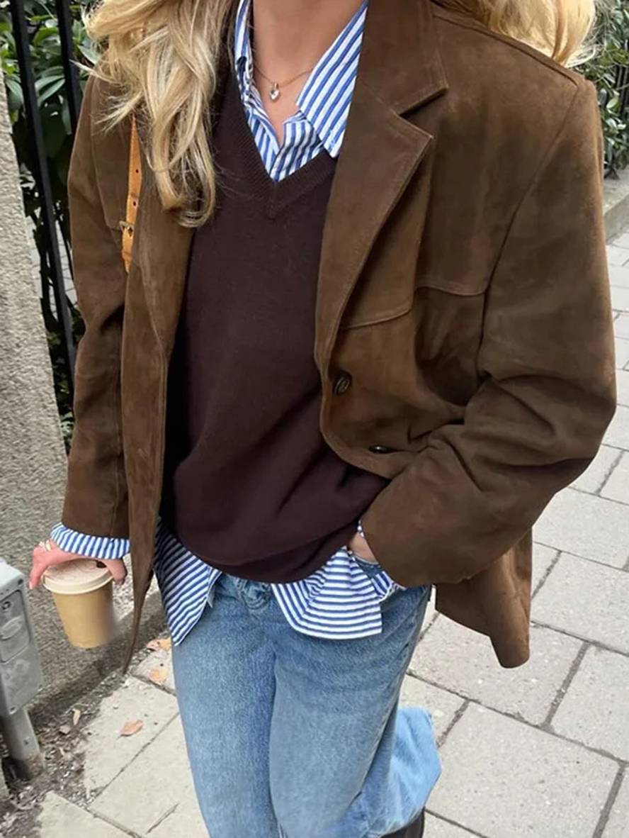 Kurtka damska o luźnym kroju z eleganckim akcentem - 3 - Stylpuls